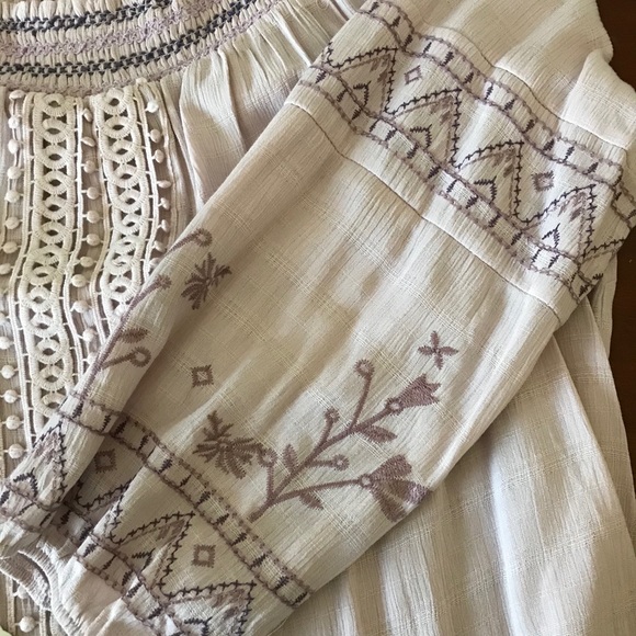 🥂SOLD KNOX ROSE Embroidered Off the Shoulder Top - Picture 6 of 8